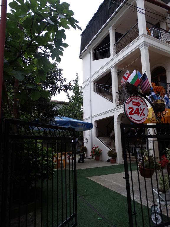 Gulnasi'S Guesthouse Batumi Exterior photo
