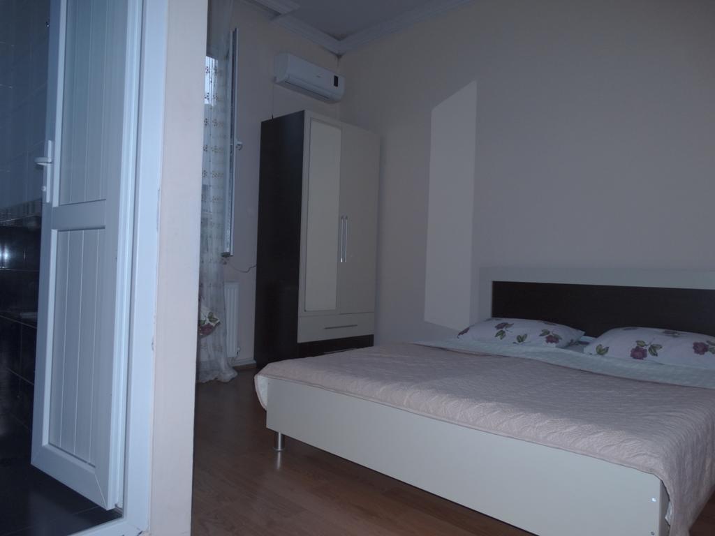 Gulnasi'S Guesthouse Batumi Exterior photo