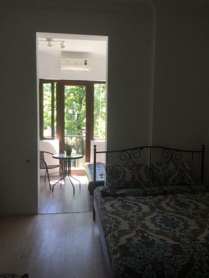 Gulnasi'S Guesthouse Batumi Exterior photo