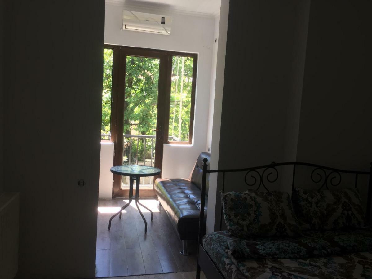 Gulnasi'S Guesthouse Batumi Exterior photo