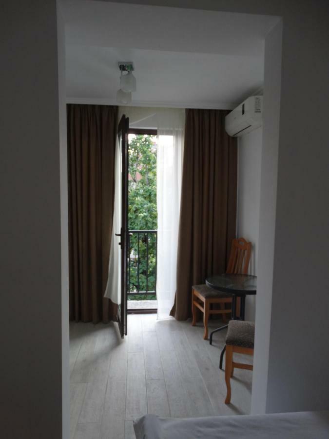 Gulnasi'S Guesthouse Batumi Exterior photo